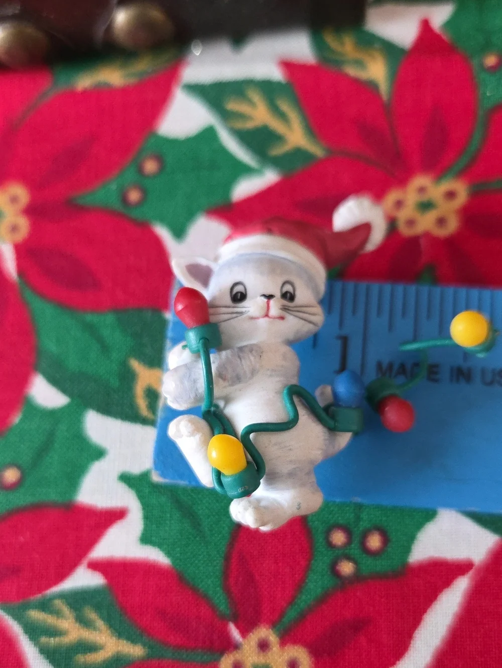 AVON Vintage Festive Cat Pin with Colorful String Lights